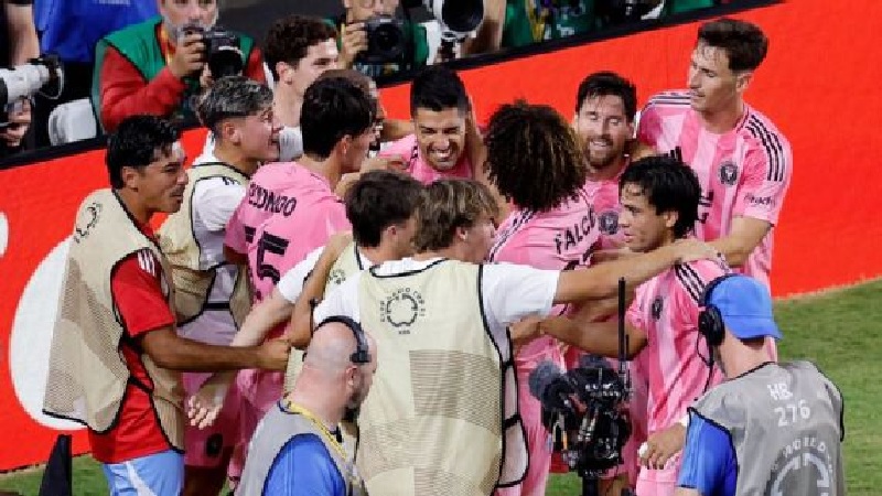 Inter Miami yang tak terkalahkan akan menghadapi juara Grup B Paris Saint-Germain, mantan klub Lionel Messi, di babak selanjutnya Piala Dunia Antarklub.