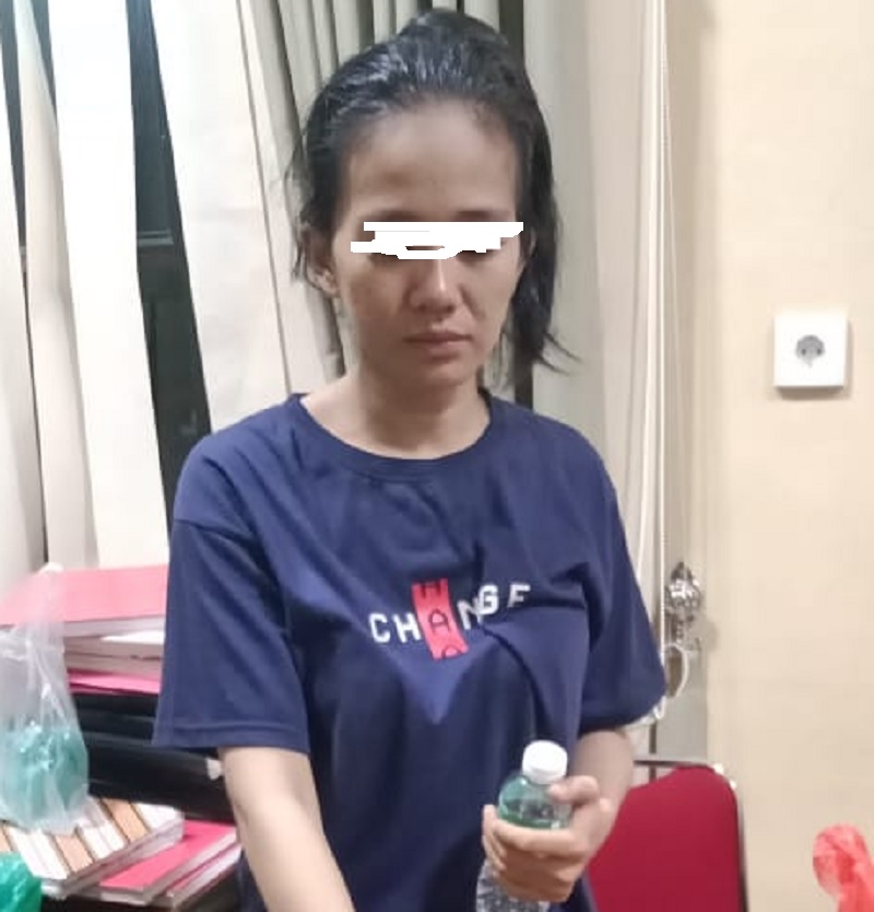 Pelaku saat diamankan Tim Opsnal Polsek Pasir Penyu, Selasa (24/6/2025)