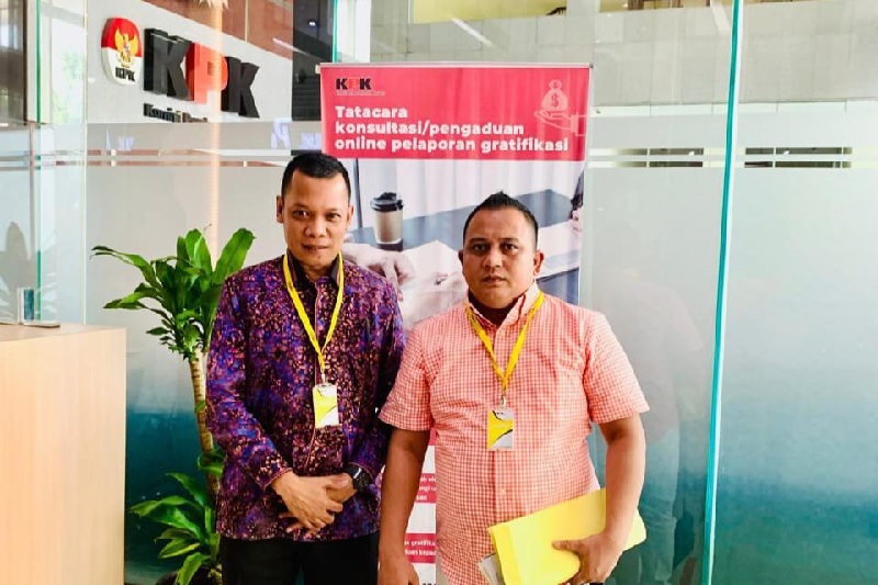 Muflihun didampingi kuasa hukumnya, Ahmad Yusuf mendatangi KPK RI di Jakarta pada Senin (23/6/2025).