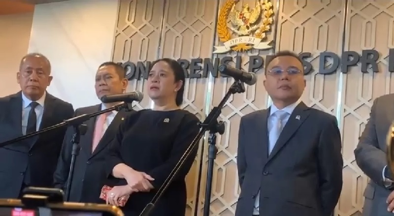 Ketua DPR RI, Puan Maharani bersama para Wakil Ketua DPR usai rapat paripurna di Gedung Nusantara, Kompleks Parlemen, Senayan, Jakarta, Selasa (24/6/2025).