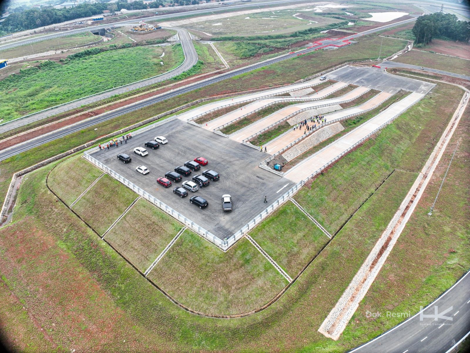 Hutama Karya berhasil merampungkan fasilitas utama Infrastruktur Otomotif Kelas Dunia Proving Ground Bekasi dan sudah lolos sudah internasional.