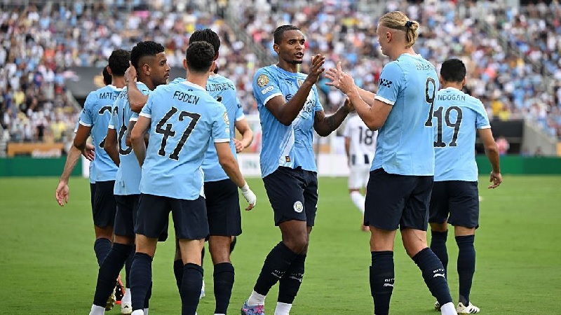 Pemain Manchester City melakukan selebrasi setelah mencetak gol melawan Juventus di laga terakhir Grup G Piala Dunia Antarklub 2025.