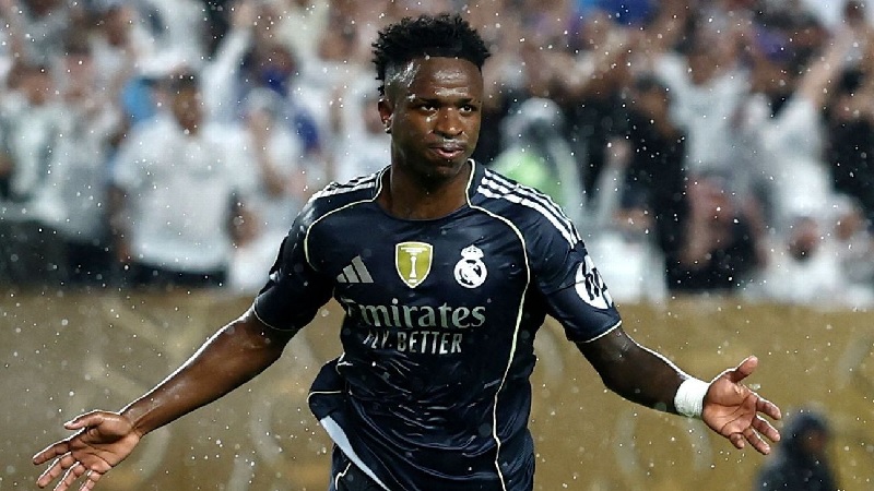Vinicius Junior mecetak satu gol dan satu assist saat Real Madrid mengalahkan RB Salzburg 3-0 pada laga terakhir Grup H Piala Dunia Antarklub 2025.