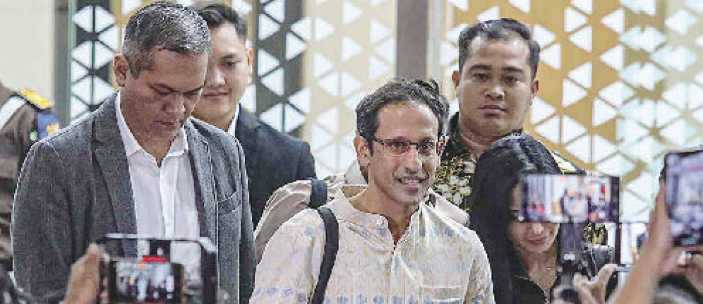 Mantan Menteri Pendidikan, Kebudayaan, Riset, dan Teknologi 2019-2024 Nadiem Makarim usai menjalani pemeriksaan di Jampidsus, Kejaksaan Agung, Jakarta Selatan, Senin (23/6/2025).