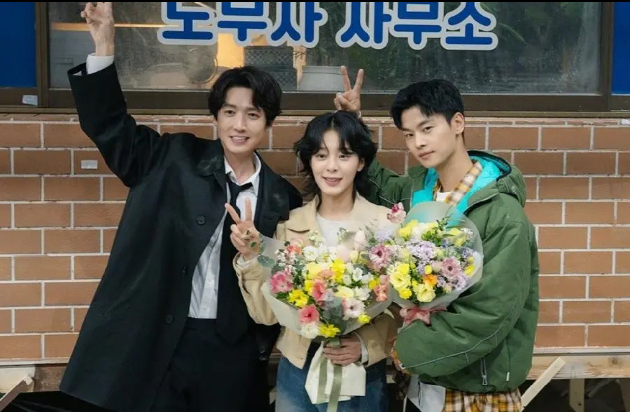 Pemeran Serial Drama Korea Oh My Ghost Clients berpose jelang episode terakhir tayang Sabtu (28/6/2025) malam waktu korea.