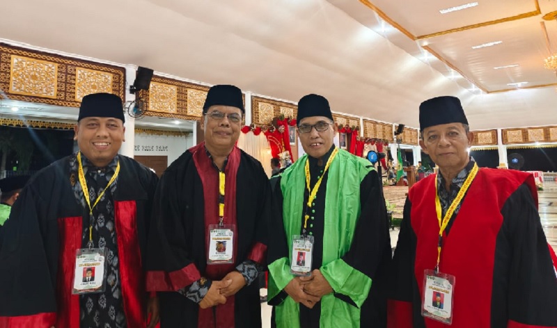 Dr H Darbi MPdI (kiri) foto bersama dengan sejumlah Dewan Hakim asal Kabupaten Inhu di Bengkalis, Jumat (27/6/2025).