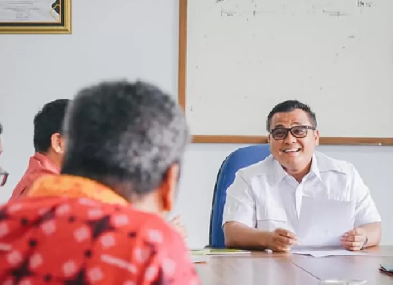 Profil Topan Ginting, Kadis PUPR yang ditahan KPK karena kasus proyek jalan.