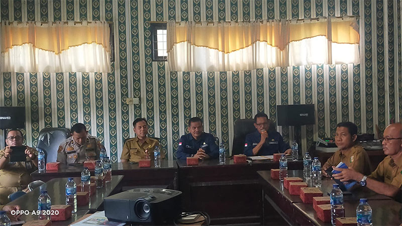 Kadisdikpora Kuansing H Herizon, Sekretaris Zulmaswan, Kepala DP2KBP3A Aswansdi, Polres dan Korwil Pendidikan melakukan fakta integritas pelaksanaan SPMB 2025, Selasa (24/6/2025) di Disdikpora