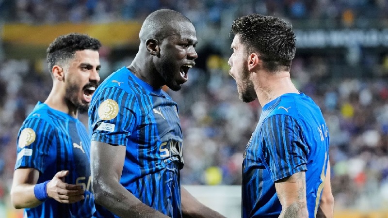 Pemain Al Hilal melakukan selebrasi saat mengejutkan favorit juara Manchester 4-3 pada Babak 16 Besar Piala Dunia Antarklub 2025 di Orlando.