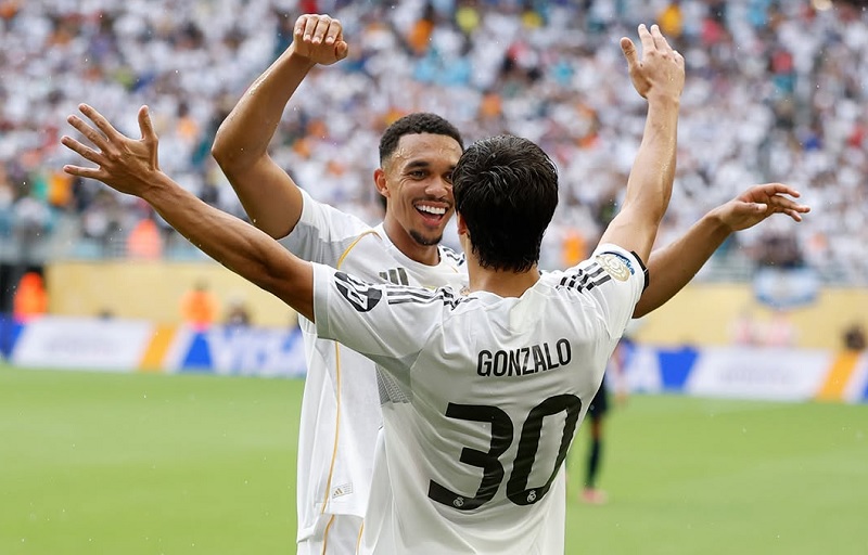 Trent Alexander Arnold memberi umpan kepada Gonzalo Garc&iacute;a untuk mencetak gol kemenangan Real Madrid atas Juventus.