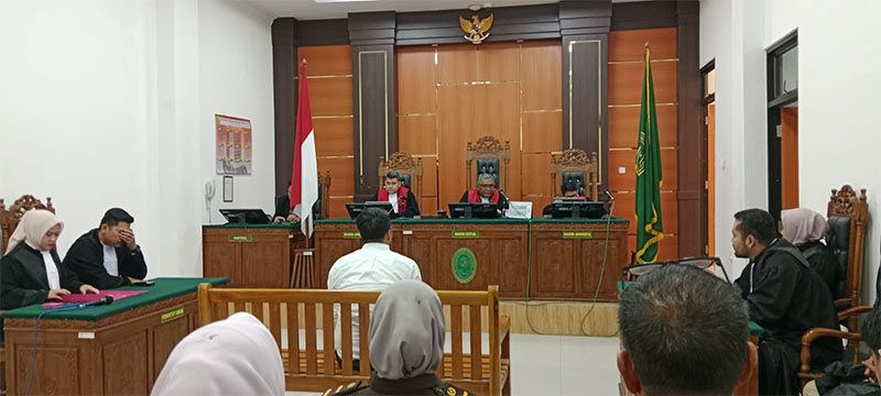 PN Teluk Kuantan, Kamis (3/7/2025) melanjutkan sidang mantan anggota DPRD Kuansing Aldiko Putra yang di duga menghalang-halangi pencegahan perusakan hutan.