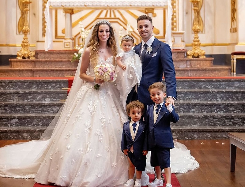 Diogo Jota saat bersama istrinya Rute Cardoso yang baru dinikahinya 11 hari lalu dan tiga anaknya.
