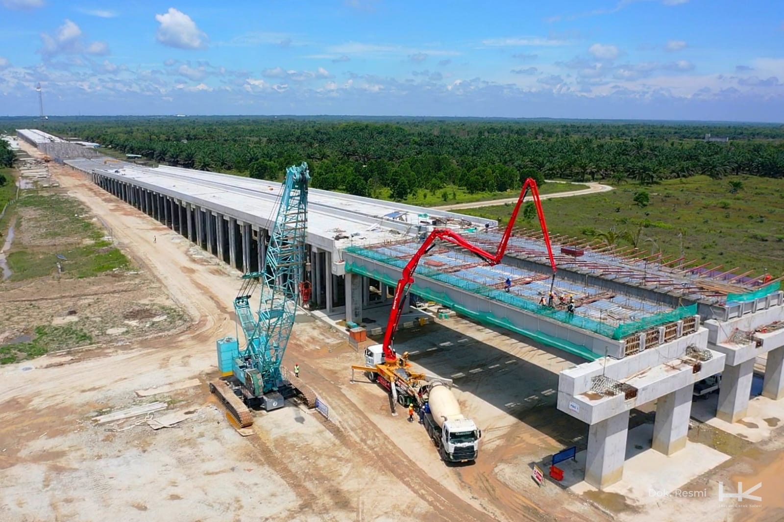 Pekerjaan pembangunan Jalan Tol Lingkar Pekanbaru (Junction Pekanbaru-Bypass Pekanbaru) terus dikebut, progresnya hingga awal Juli 2025 mencapai 57 persen.