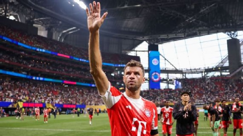 Thomas M&uuml;ller memainkan pertandingan terakhirnya untuk Bayern Munich saat kalah dari Paris Saint-Germain di perempatfinal Piala Dunia Antarklub 2025.