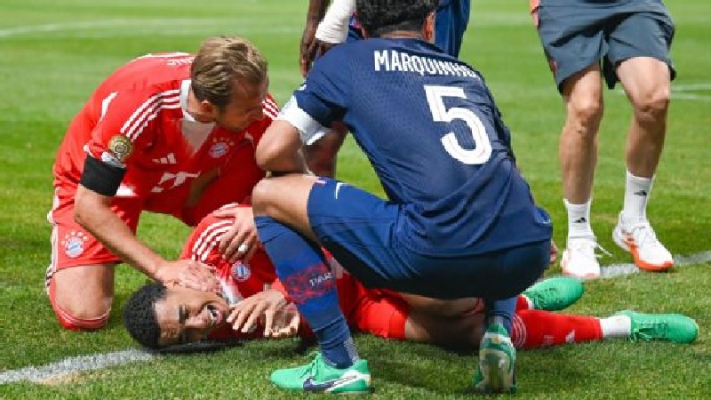 Bintang muda Bayern Munchen Jamal Musiala mengalami cedera horor saat kalah 0-2 lawan PSG di perempatfinal Piala Dunia Antarklub 2025.