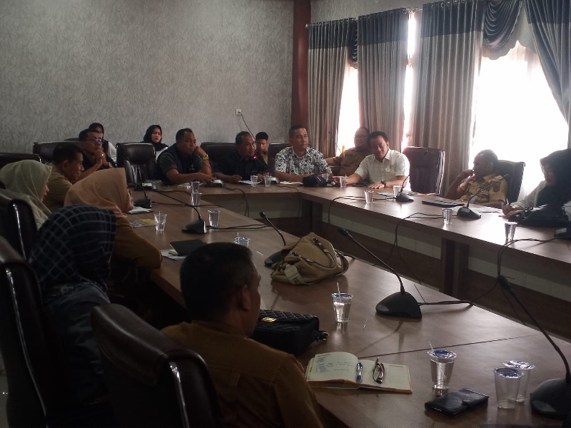 Wakil Ketua I DPRD Pelalawan, Baharudin SH bersama Komisi I DPRD Pelalawan menggelar RDP yang dihadiri Ketua BPMP Riau untuk mencari solusi Siswa SMKN 1 Pangkalankerinci tak tertampung di SPMP.