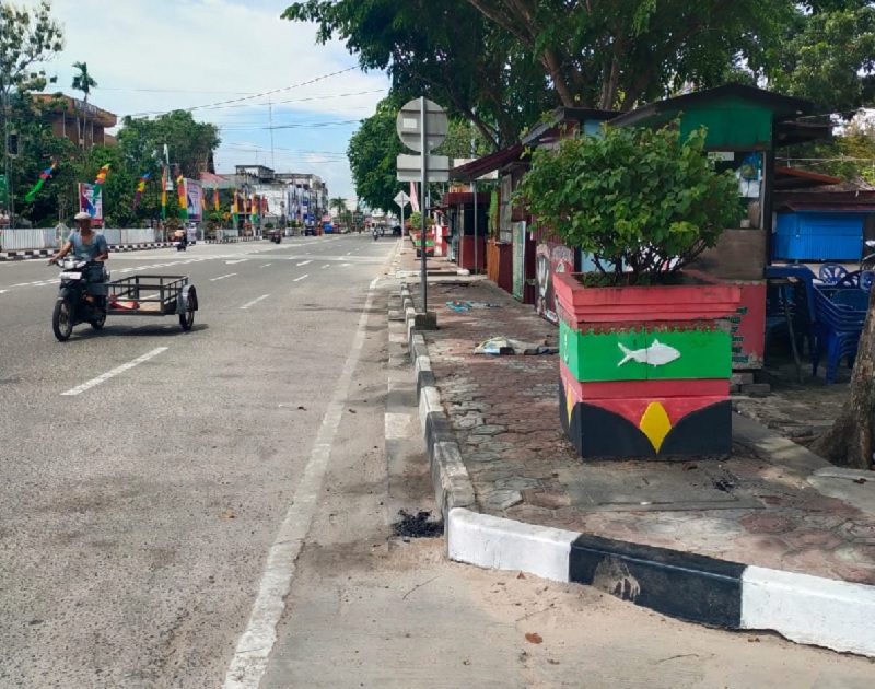 Pascapelaksanaan MTQ Riau di Bengkalis, Jalan Sudirman masih sepi dari pedagang kaki lima dan diharapkan instansi terkait dapat menertibkan PKL di sepanjang jalan tersebut, Selasa (8/7/2025).