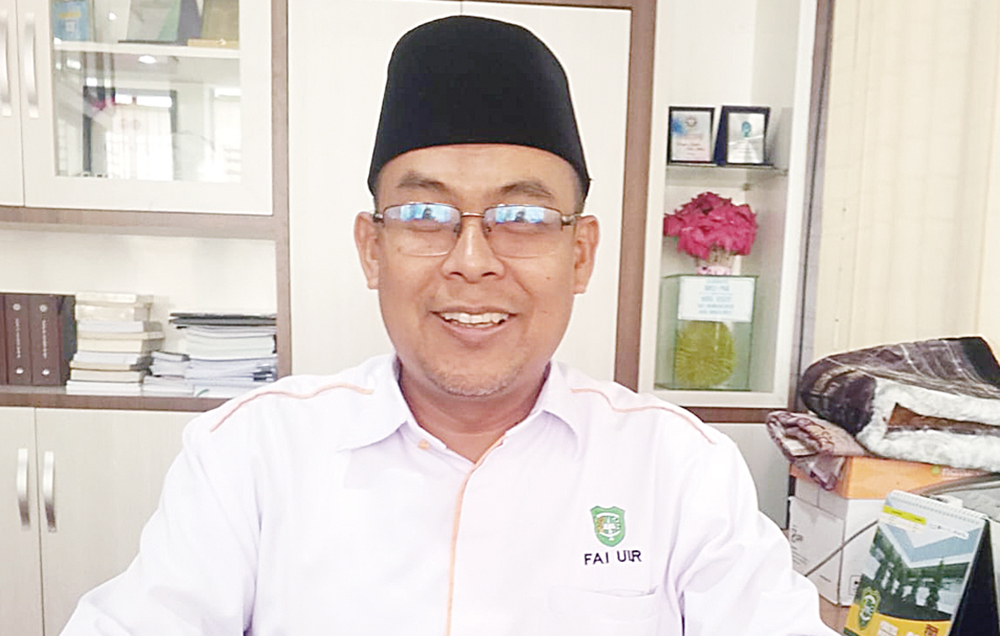 Dekan FAI UIR Assoc Prof Dr Saproni B ED M ED