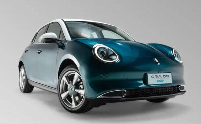 GWM Ora 03 warna Verdant Green with White Roof yang menjadi hero color.