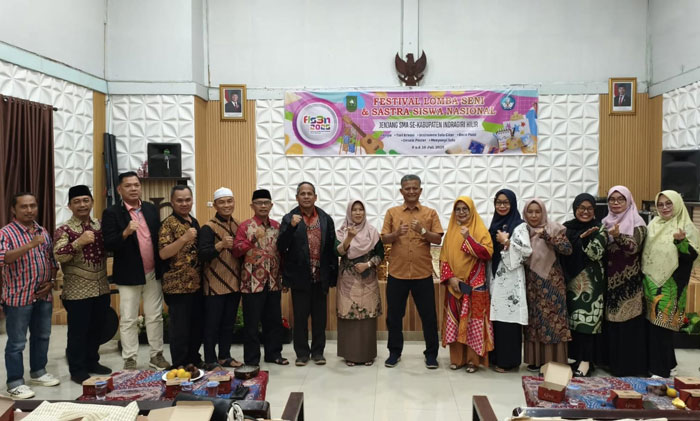 Musyawarah Kerja Kepala Sekolah (MKKS) SMA se-Inhil buka seleksi FLS3N disalah satu hotel di Tembilahan, Kamis (10/7/2025).