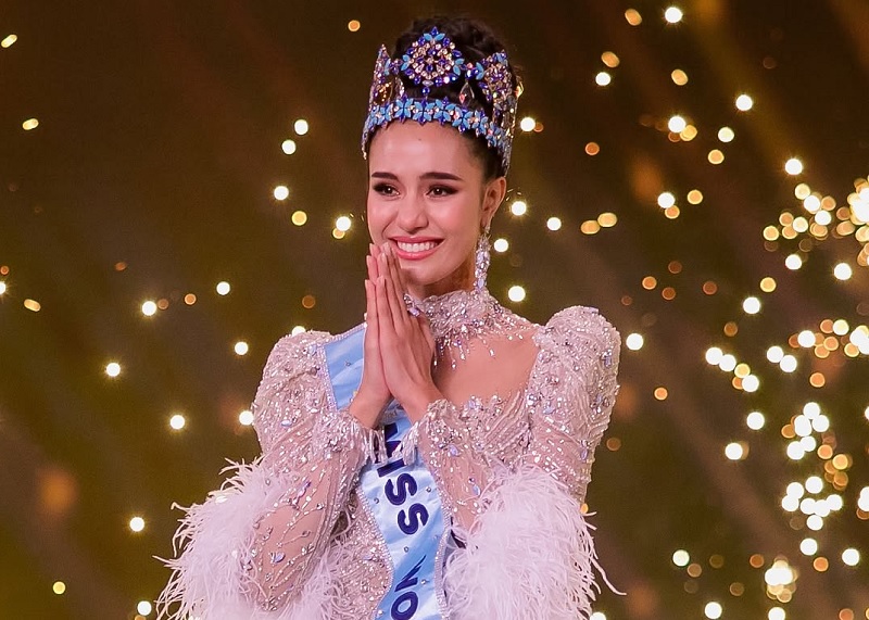 Miss World 2025 Opal Suchata Chuangsri yang dikenal sangat peduli dengan pendidikan berkunjung ke Indonesia menghadiri ajang Miss Indonesai 2025.