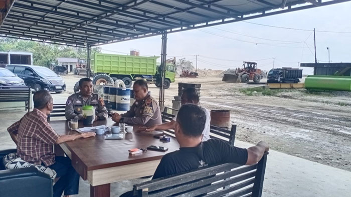 Satlantas  Polres  Kampar melaksanakan sosialisasi kendaraan ODOL di  pool  PT  UJK  Jalan Lintas  Petapahan-Bangkinang  Km  3,  Kecamatan  Bangkinang,  Kabupaten  Kampar, Senin (7/7/2025).