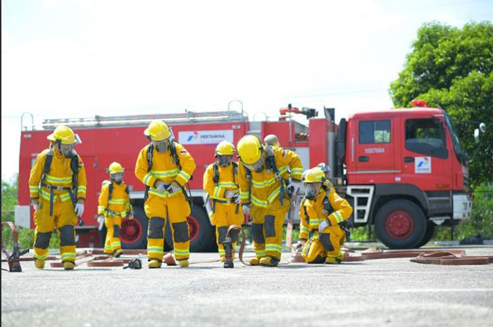 Emergency Response Team PHR melakukan persiapan dalam simulasi memadamkan api di Komplek Perkantoran PT Pertamina Hulu Rokan (PHR)