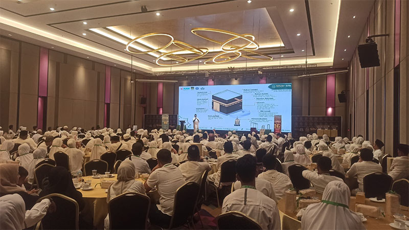 Ratusan calon jemaah umrah dari  Silver Silk tour and travel tengah mengikuti manasik di Hotel The Zuri Jalan Soekarno-Hatta Pekanbaru, Sabtu (12/7/2025).