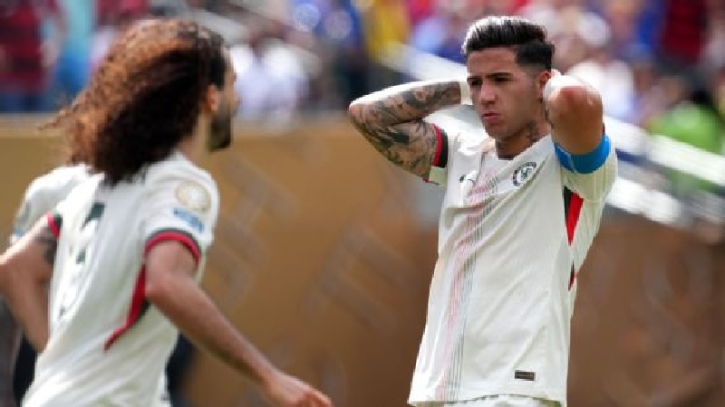 Gelandang Chelsea Enzo Fern&aacute;ndez menyebut panasnya musim panas di AS berbahaya.