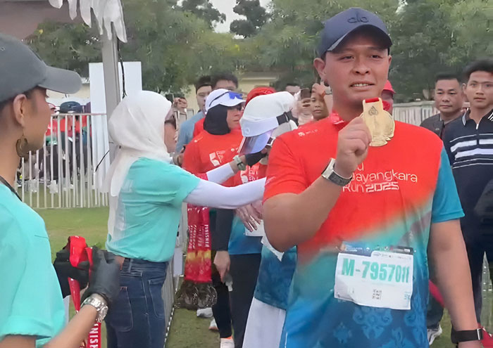 Wali Kota (Wako) Pekanbaru, Agung Nugroho, turut hadir dan mengikuti lomba lari kategori 5 kilometer.