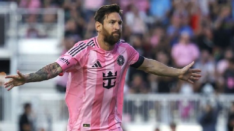 Lionel Messi merayakan gol pertamanya dari dua golnya dalam kemenangan Inter Miami atas Nashville.