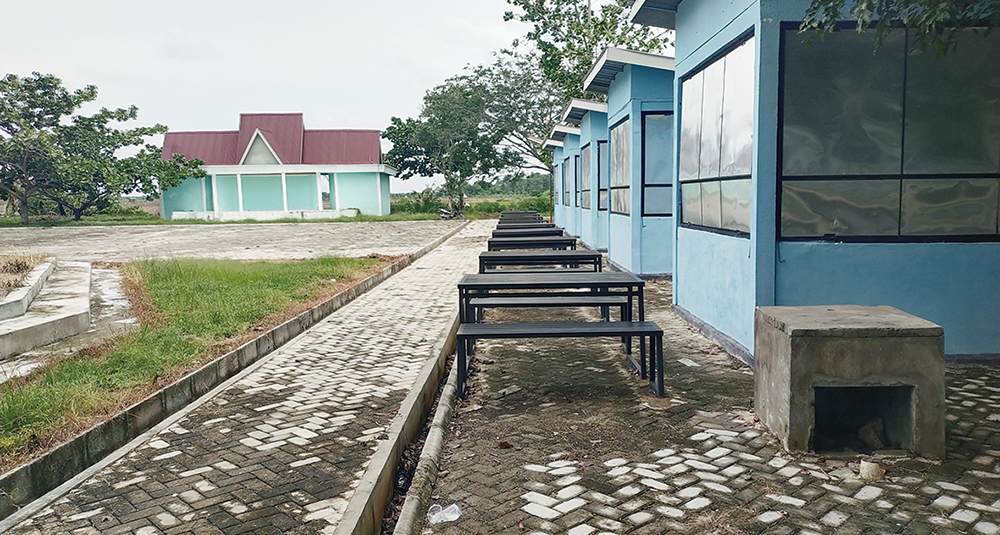 Kondisi bangunan di Taman Ikan Terubuk di Pantai Indah Selatbaru Kecamatan Bantan yang belum difungsikan, Sabtu (12/7/2025).