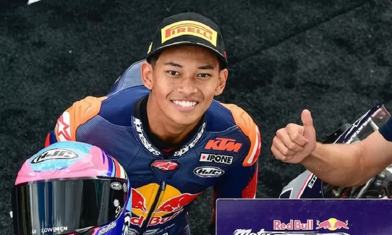 Pembalap muda Indonesia Veda Ega Pratama tampil gemilang di ajang Red Bull MotoGP Rookies Cup yang digelar di Sachsenring, Jerman, Ahad (13/7/2025).