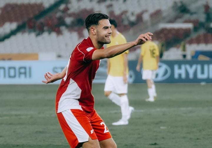 Penyerang Timnas Indonesia U-23 Jens Raven selebrasi tren aura farming dan berhasil mencetak double hattrick pada laga melawan Brunei Darussalam U-23, di SUGB, Senayan, Jakarta, Selasa (15/7/2025).
