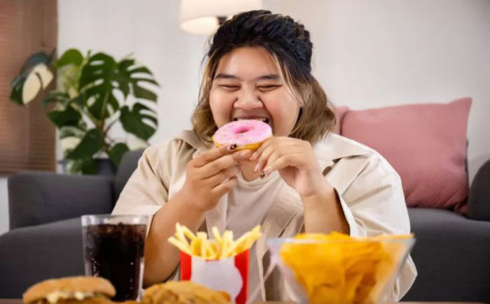 Ilustrasi. Kebiasaan makan tidak sehat dapat dapat meningkatkan risiko penyakit jantung.