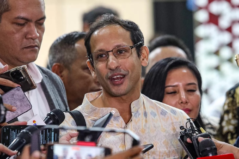 Mantan Menteri Pendidikan Kebudayaan, Riset, dan Teknologi (Mendikbudristek) 2019-2024 Nadiem Makarim usai menjalani pemeriksaan di Jampidsus, Kejaksaan Agung, Jakarta Selatan, Senin (23/6/2025).