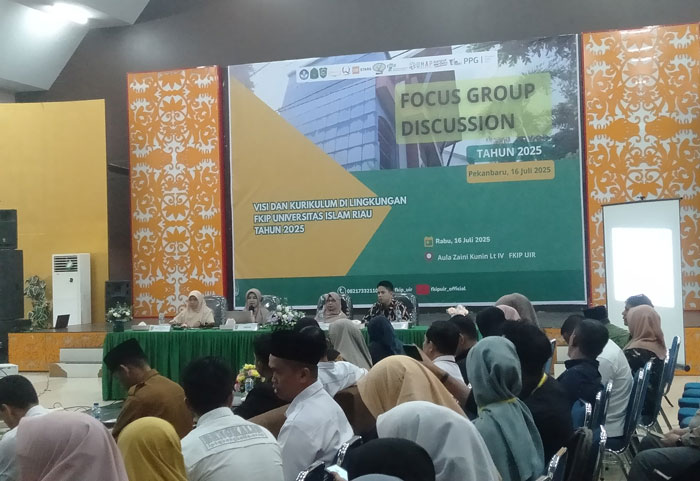 Pelaksanaan FGD visi dan kurikulum FKIP UIR yang dilaksanakan di gedung FKIP UIR, Rabu (16/7/2025).