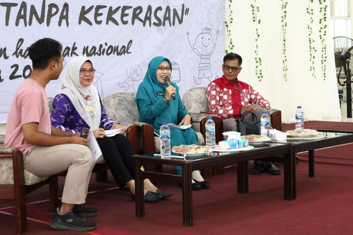 Ketua TP PKK Kabupaten Siak, Siti Sarifah saat menghadiri talk show bertema &ldquo;Generasi Aman Tanpa Kekerasan digelar APSAI dan DP3AP2KB Kabupaten Siak di aula Bunut IKPP Perawang, Kabupaten Siak.