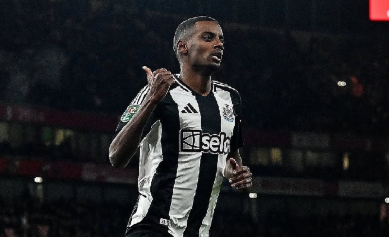 Penyerang Newacstle United Alexander Isak dikaitkan dengan spekulasi kepindahan ke juara Liga Premier Liverpool.
