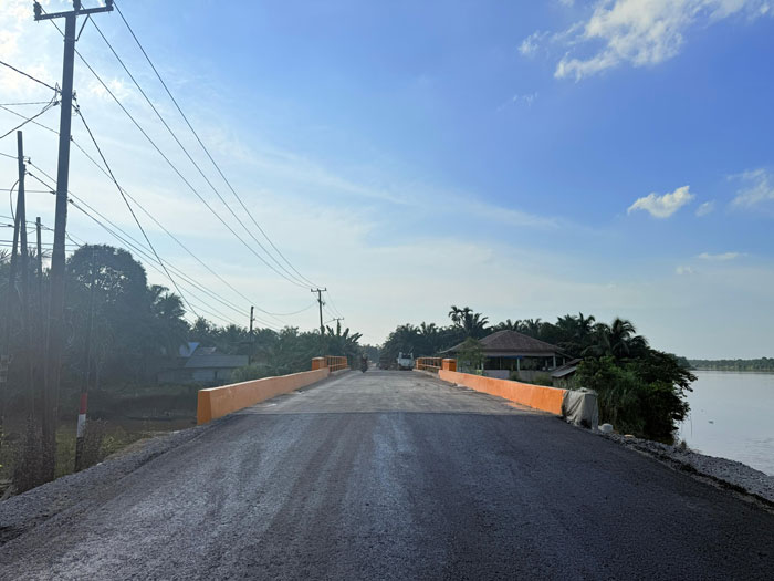 Jembatan Sekayan Deras di Inhu selesai diperbaiki Dinas PUPR Riau.