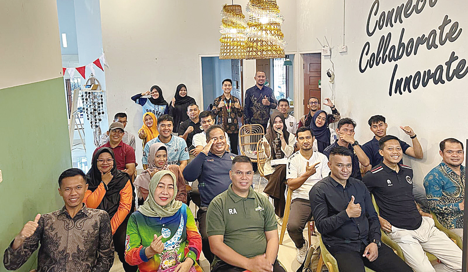 Tim Nutrifood bersama guru-guru Pendidikan Jasmani, Olahraga, dan Kesehatan (PJOK) berfoto bersama usai Workshop Tahap 2 Nutrifood Phisycal Education Teachers (NPET) yang digelar di Kantor Nutrifood, belum lama ini.