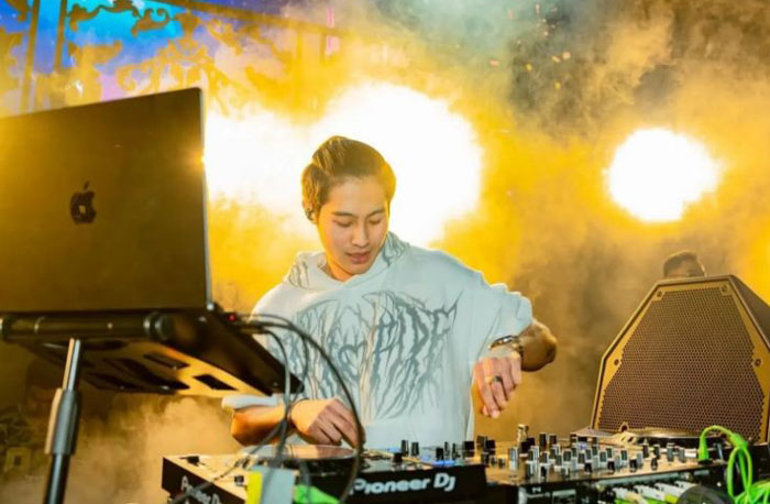 DJ Panda yang viral usai diduga merupakan ayah biologis dari bayi yang dikandung Erika Carlina.