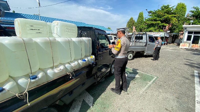 Satuan Lalu Lintas (Satlantas) Polres Kampar menggelar razia gabungan di Terminal Tipe A Bangkinang, Senin (21/7/2025).