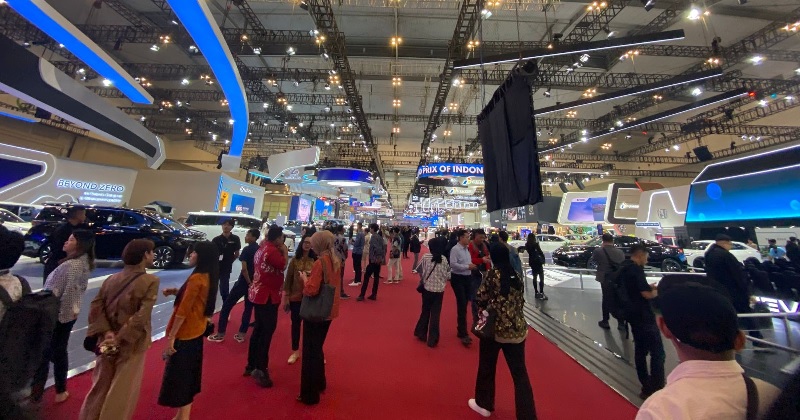 Suasana booth di event GAIKINDO Indonesia International Auto Show (GIIAS) 2025 yang akan dibuka untuk umum mulai besok 24 Juli-3 Agustus 2025 mendatang.
