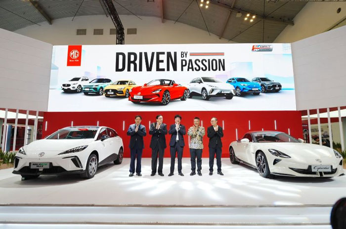 MG Luncurkan MG4 EV Max dan Cyberster Edisi Warna Baru di GIIAS 2025.