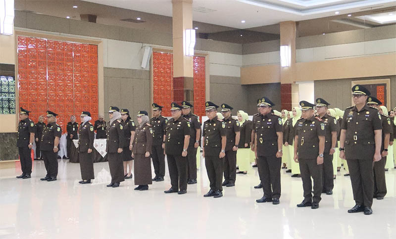 Pelantikan Nadda Lubis sebagai Kajari Bengkalis yang baru dan pejabat lainnya di Aula Kantor Kejati Riau di Pekanbaru, Kamis (24/7/2025).