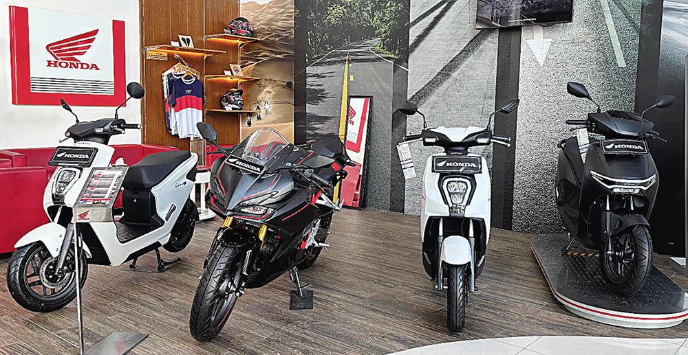 PT Capella Dinamik Nusantara (CDN) Riau menghadirkan promo spesial untuk pembelian beragam tipe sepeda motor Honda yang berlaku hingga akhir Juli 2025.