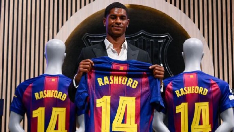Marcus Rashford dipinjamkan Manchester United ke Barcelona dan akan mengenakan jersey no.14 di klub Catalan itu.