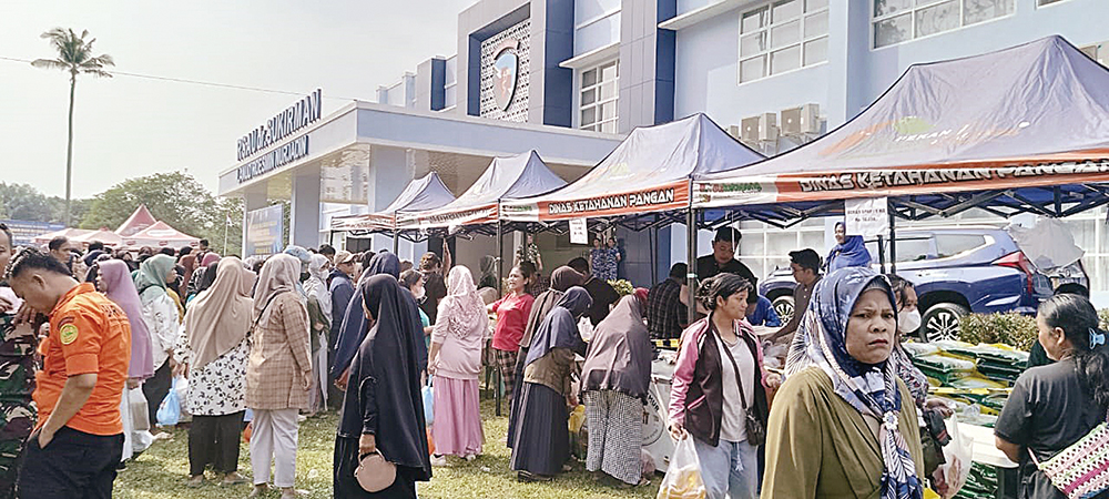Masyarakat Kota Pekanbaru mendatangi stan GPM di halaman Rumah Sakit Angkatan Udara dr Sukirman Lanud Roesmin Nurjadin Pekanbaru, Jalan Adi Sucipto, Kecamatan Marpoyan Damai, Kamis (24/7/2025).&nbsp;