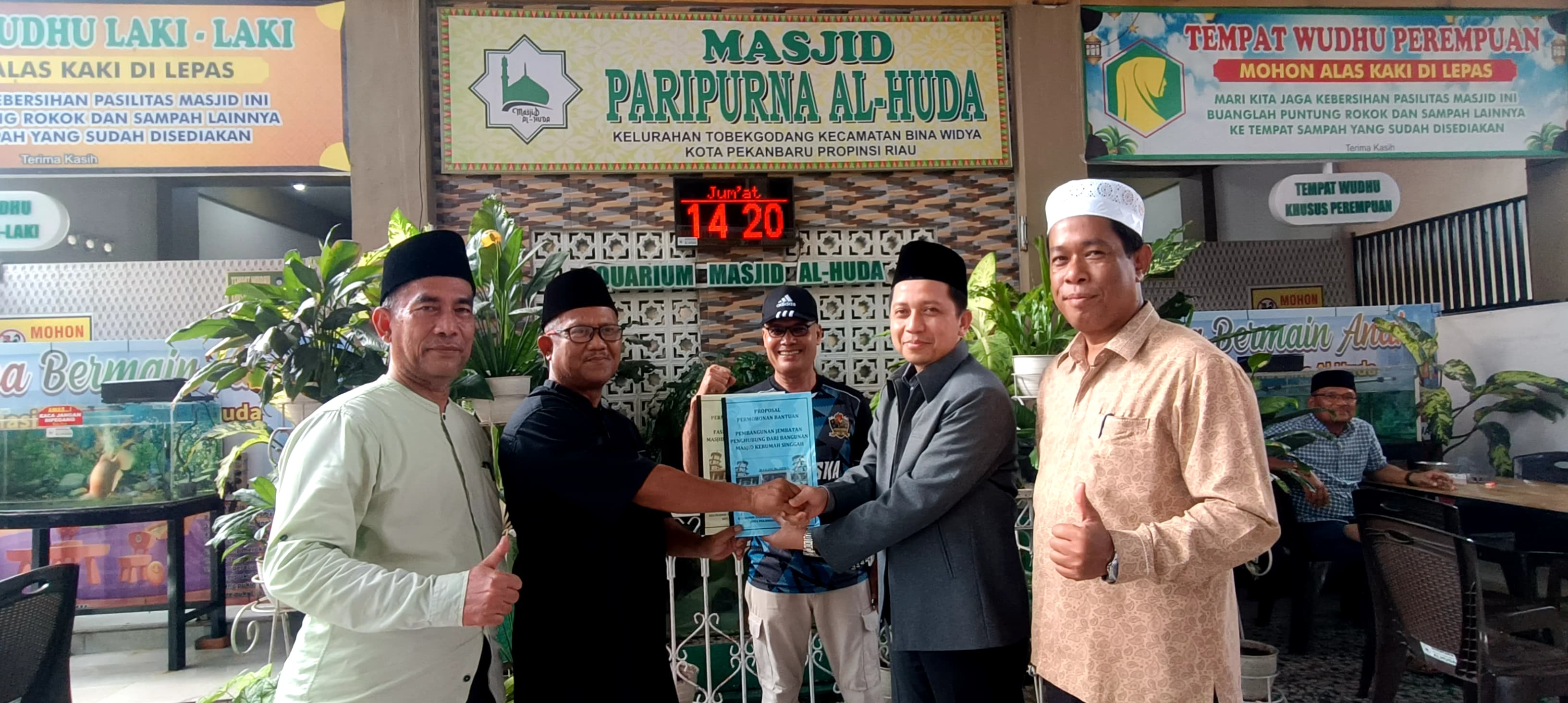 Masjid Paripurna Al Huda yang terletak di Jalan HR Soebrantas Kelurahan Tobekgodang Kecamatan Binawidya, Pekanbaru, Riau di kunjungi Tim Kementerian Agama RI, Jumat (27/7).